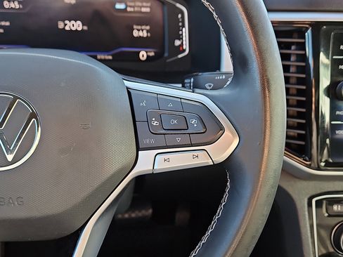 Used 2022 Volkswagen Atlas Cross Sport SE w/ Panoramic Sunroof Package image 18