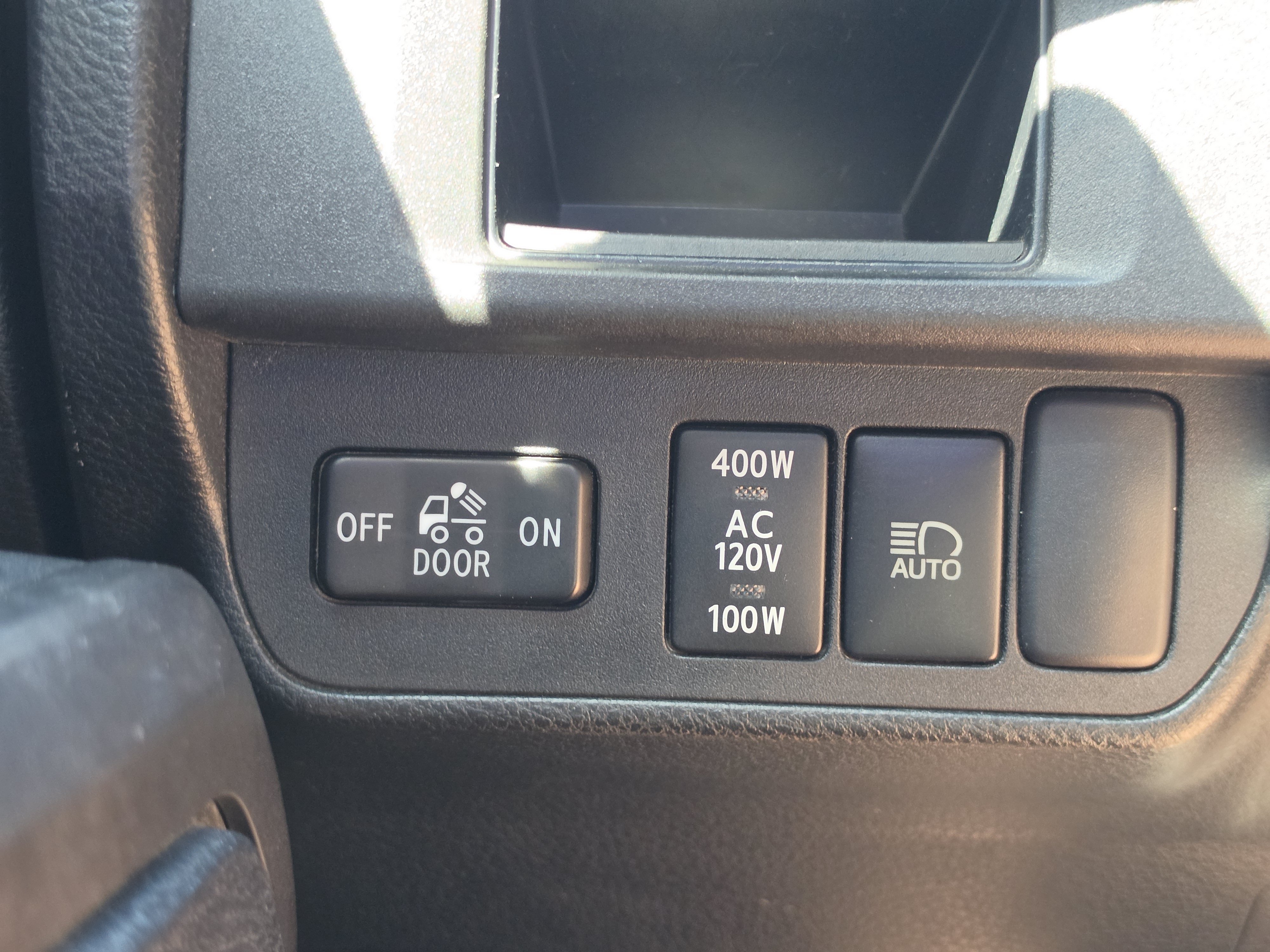 Used 2019 Toyota Tacoma TRD Sport w/ TRD Premium Sport Package AWD/4WD image 17
