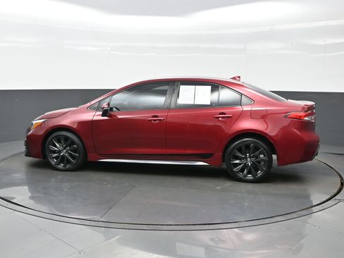 Used 2023 Toyota Corolla SE FWD image 3