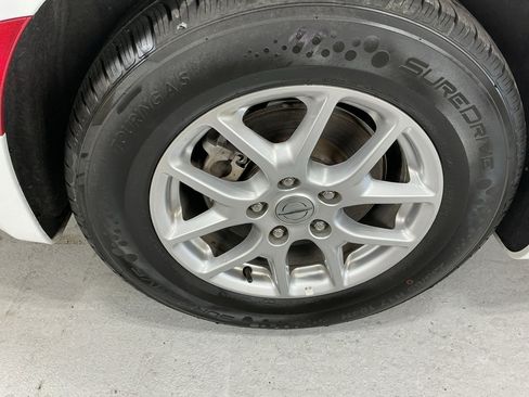 Used 2024 Chrysler Pacifica Touring-L FWD image 5