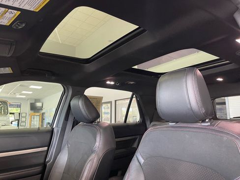 Used 2019 Ford Explorer XLT w/ Equipment Group 202A AWD/4WD image 27