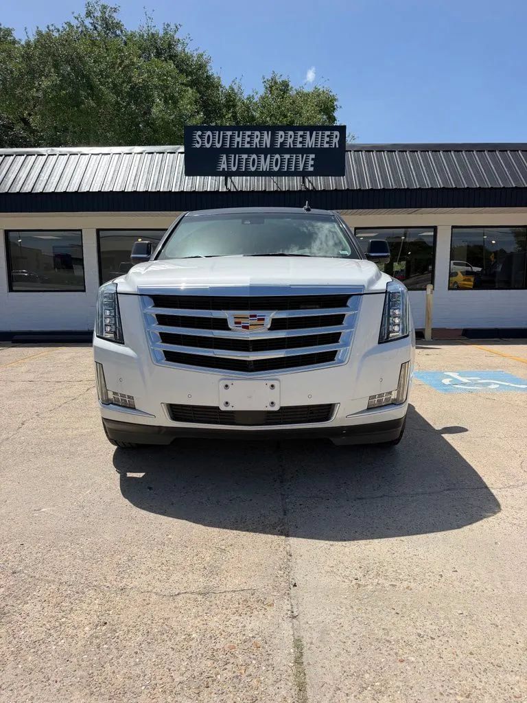 Used 2020 Cadillac Escalade ESV Premium Luxury AWD/4WD image 2