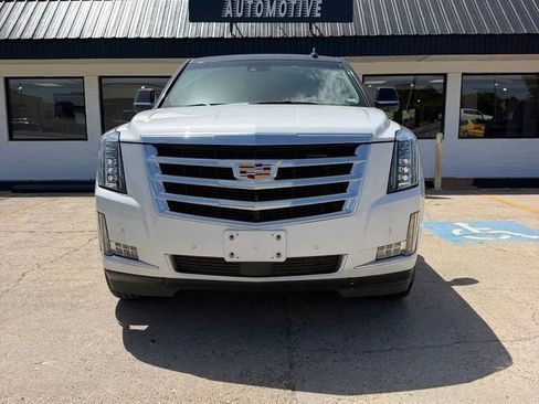 Used 2020 Cadillac Escalade ESV Premium Luxury AWD/4WD image 2