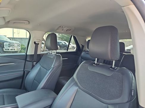 Used 2025 Ford Explorer Active w/ Active Comfort Package RWD image 16
