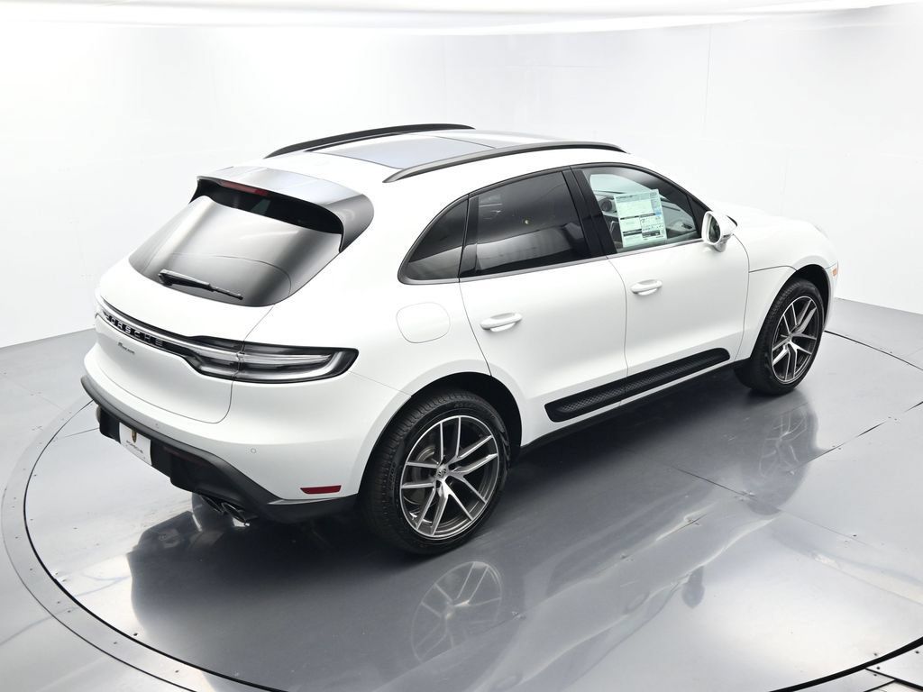 Certified 2026 Porsche Macan AWD/4WD image 40