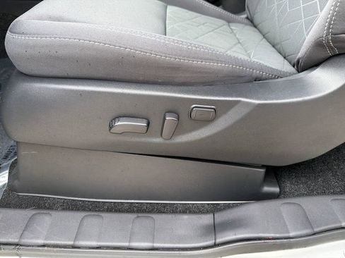 Used 2025 Nissan Frontier SV RWD image 13