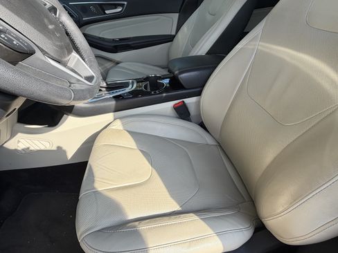 Used 2017 Ford Edge Titanium w/ Equipment Group 302A FWD image 16