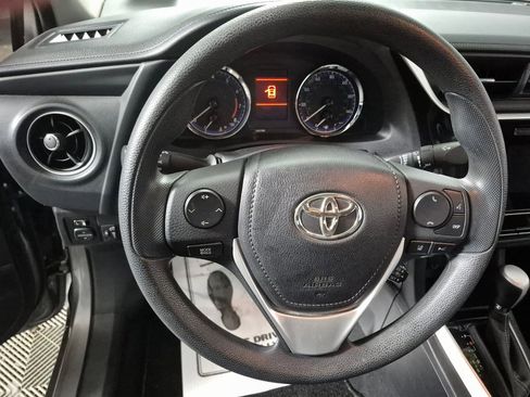 Used 2018 Toyota Corolla L image 11