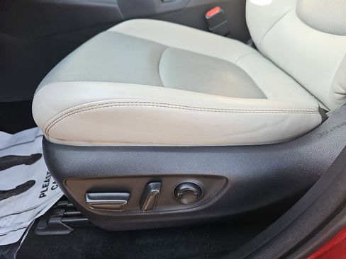 Used 2019 Toyota RAV4 Limited w/ Cold Weather Package FWD image 34