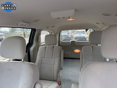 Used 2013 Dodge Grand Caravan SXT image 2