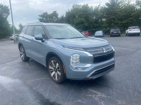 Used 2025 Mitsubishi Outlander SEL FWD image 2