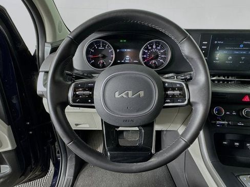 Certified 2024 Kia Carnival LX image 11
