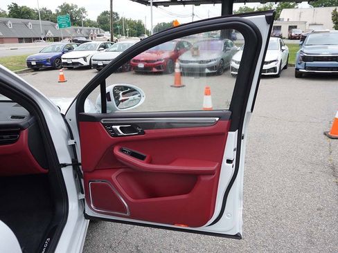 Used 2024 Porsche Macan GTS image 27