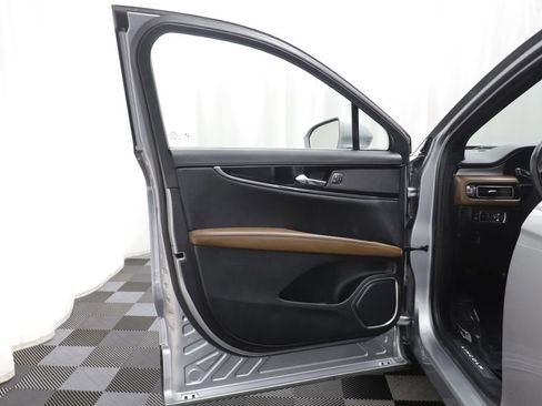 Used 2022 Lincoln Nautilus Reserve AWD/4WD image 4
