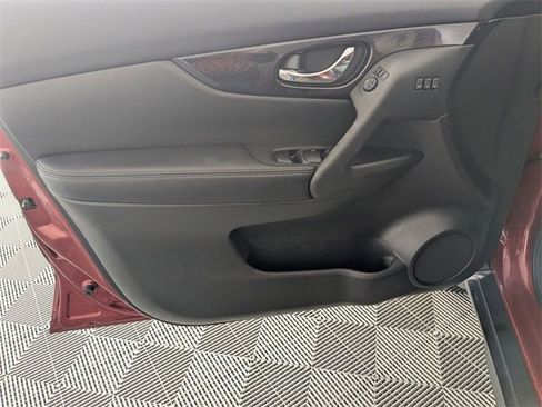 Used 2018 Nissan Rogue SL image 10