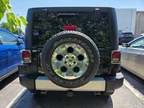 Used 2014 Jeep Wrangler Unlimited Sahara w/ Dual Top Group AWD/4WD image 6