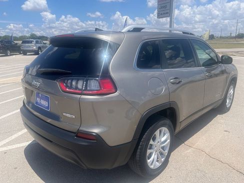 Used 2019 Jeep Cherokee Latitude w/ Popular Appearance Group FWD image 5