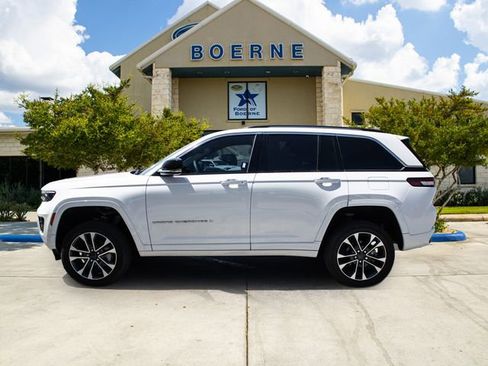 Used 2023 Jeep Grand Cherokee Overland w/ Luxury Tech Group IV AWD/4WD image 2