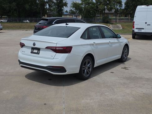 Used 2024 Volkswagen Jetta SE FWD image 5