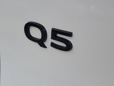 Used 2025 Audi Q5 Premium w/ Convenience Package image 7
