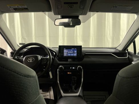 Used 2022 Toyota RAV4 LE image 16