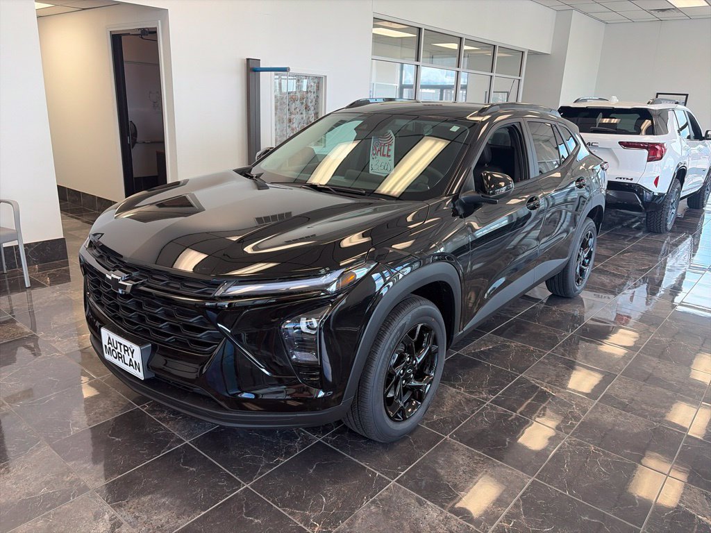 New 2026 Chevrolet Trax LT w/ Midnight Edition FWD image 2