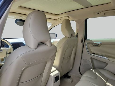 Used 2016 Volvo XC60 T5 Premier w/ Proximity Package FWD image 12