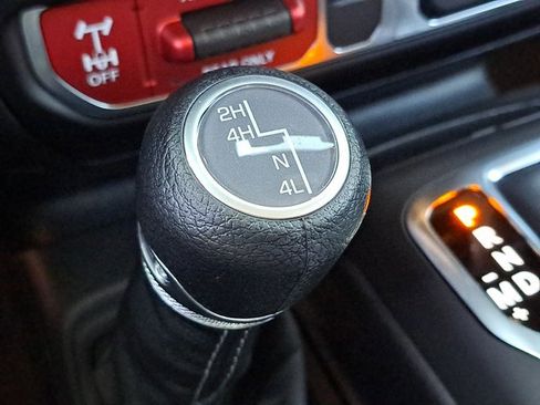 Used 2025 Jeep Gladiator Mojave image 21