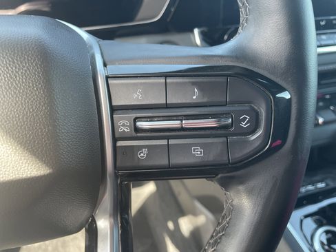 Used 2024 Chevrolet Colorado LT w/ LT Convenience Package III image 36