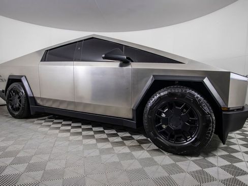 Used 2024 Tesla Cybertruck AWD Crew Cab image 2
