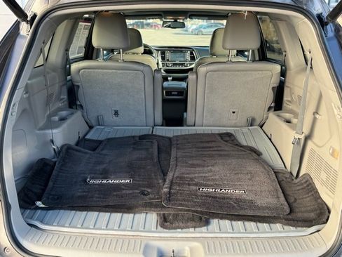 Used 2015 Toyota Highlander XLE image 39