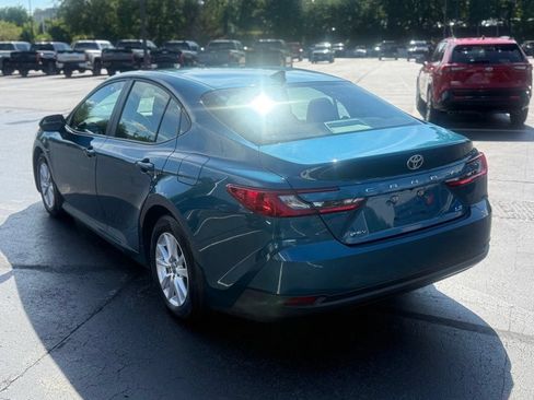 Used 2025 Toyota Camry LE FWD image 5