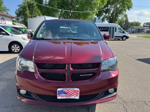Used 2019 Dodge Grand Caravan GT FWD image 3