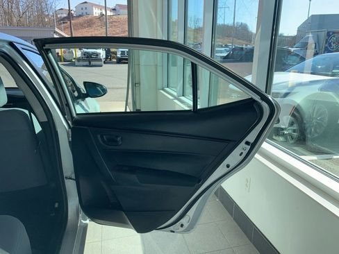 Used 2017 Toyota Corolla L w/ Carpet Mat Package (TMS) image 18
