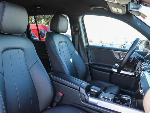 Used 2023 Mercedes-Benz GLB 250 4MATIC image 17