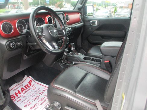 Used 2022 Jeep Gladiator Rubicon w/ Cold Weather Group AWD/4WD image 4
