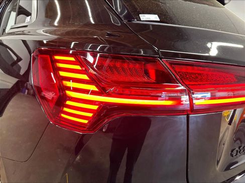 Certified 2024 Audi Q8 e-tron Premium Plus w/ Premium Plus Package AWD/4WD image 29