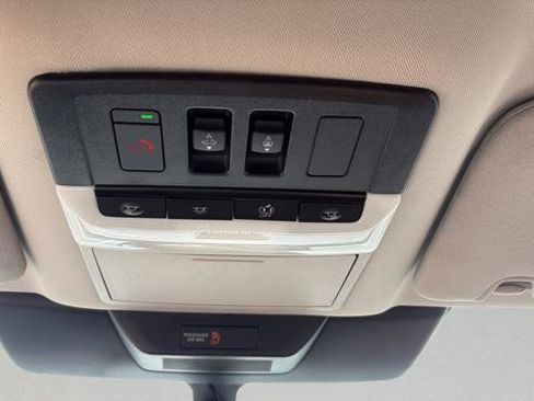 Certified 2025 Nissan Pathfinder Platinum AWD/4WD image 25
