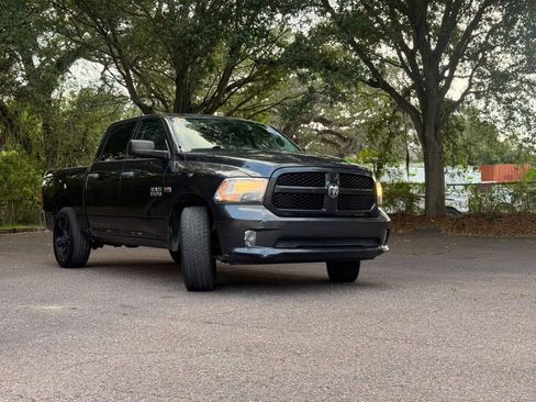 Used 2015 RAM 1500 Express RWD image 3