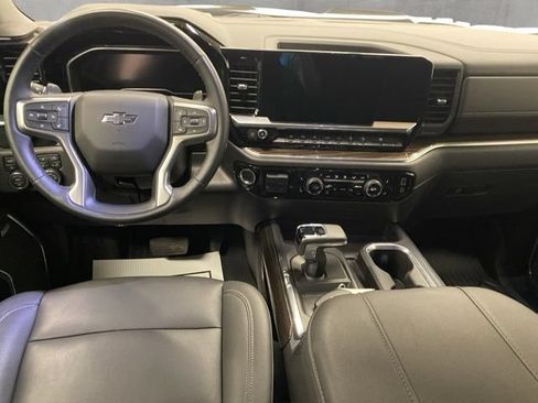 Used 2024 Chevrolet Silverado 1500 LT Trail Boss w/ Convenience Package II AWD/4WD image 2