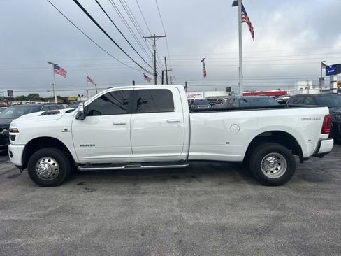 Used 2026 RAM 3500 Laramie w/ Max Tow Package AWD/4WD image 3