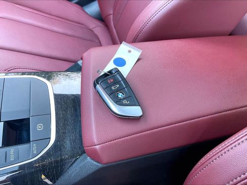 Used 2023 BMW 330i Sedan w/ Driving Assistance Package RWD image 14