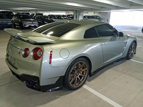 Used 2024 Nissan GT-R w/ Floor Mat Package AWD/4WD image 5