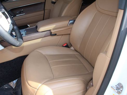 Used 2025 Land Rover Range Rover SE AWD/4WD image 21