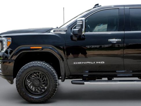 Used 2022 GMC Sierra 2500 Denali AWD/4WD image 11
