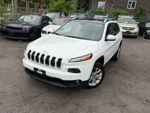 Used 2014 Jeep Cherokee Latitude w/ Comfort/Convenience Group FWD image 3