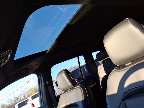 New 2025 Jeep Grand Cherokee Limited image 12