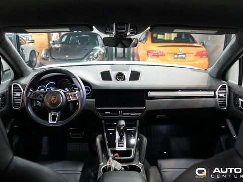 Used 2019 Porsche Cayenne Turbo image 16