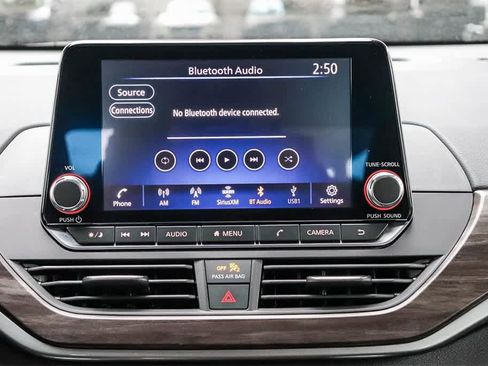 Used 2024 Nissan Altima 2.5 SV image 14