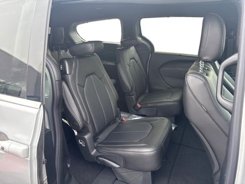 New 2026 Chrysler Pacifica Select image 20